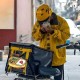 劳斯莱斯外卖员月入过万？顶流骑手背后的百万级生存法则，月入六万的外卖骑手，百万财富密码大揭秘