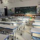 男子租房陪读惊现33年前课桌，斑驳木纹里藏着整个时代的青春密码，斑驳木纹里的33年青春密码，男子租房惊现时光课桌